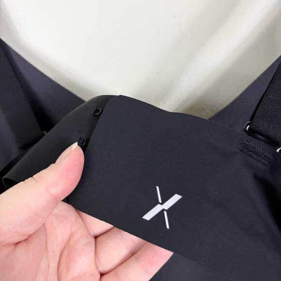 Knix Black Lightweight Adjustable Padded V Neck Evolution Bra - Picture 7 of 8